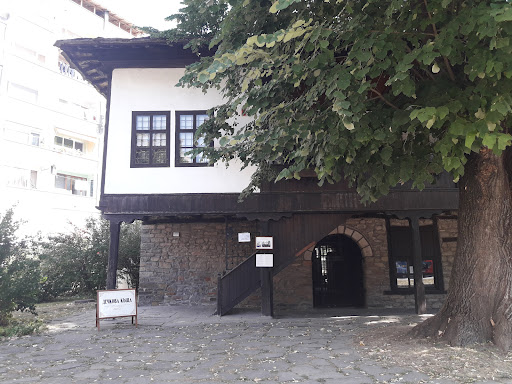 Дечкова къща