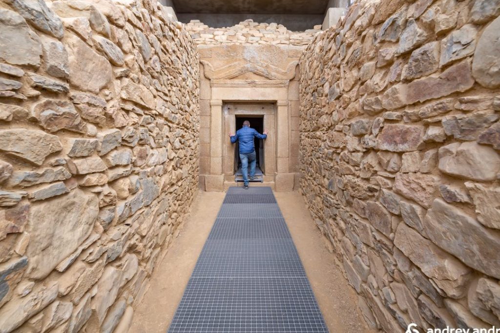 outdoor thracian tomb archaelogical exposition
